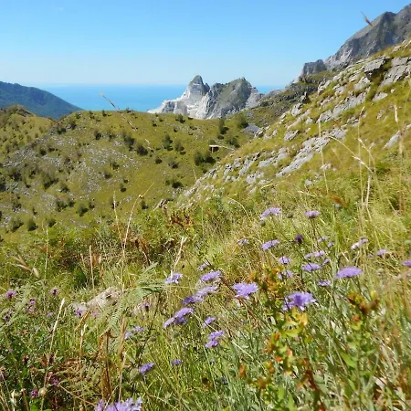 In The Heart Of The Apuan Alps With Terrace Apartman *