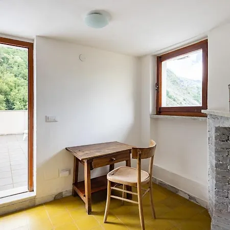 In The Heart Of The Apuan Alps With Terrace Lägenhet